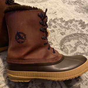 Men’s Eddie Bauer lined boots